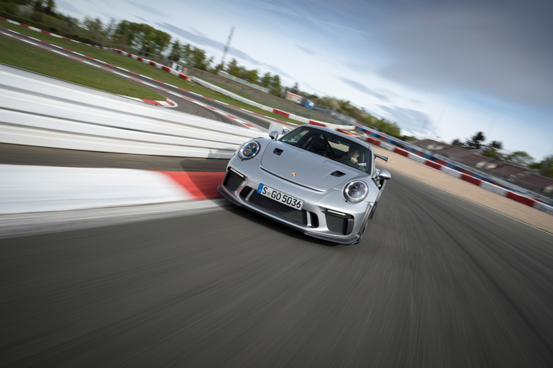 Illustration for article titled Put These Very Good 2019 Porsche 911 GT3 RS Photos In Your Life